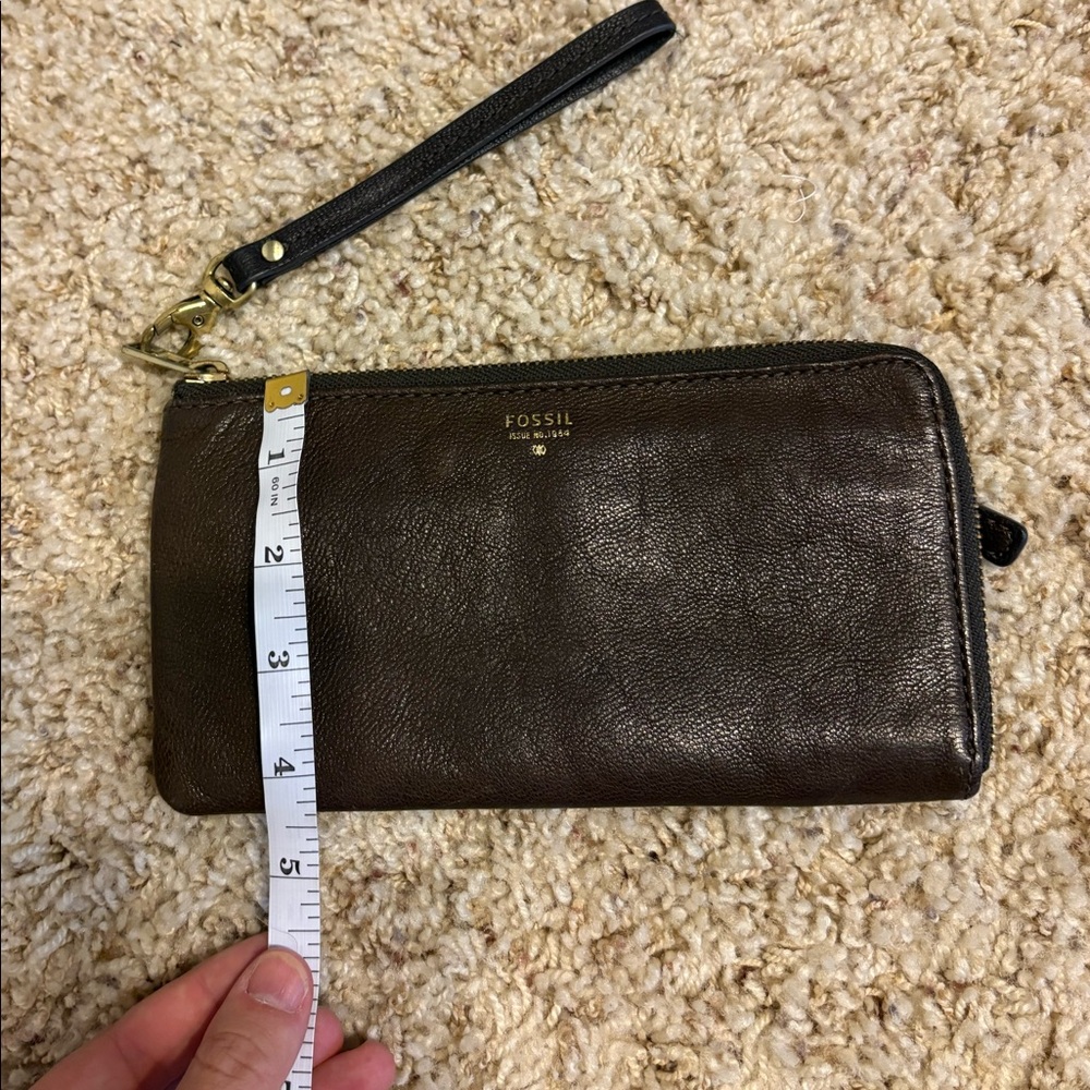 Fossil wristlet